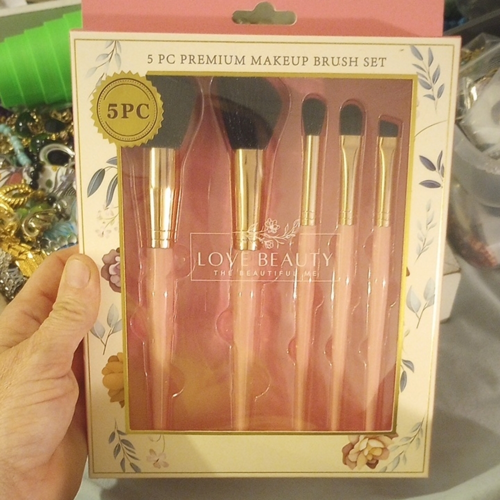 Luxurious Pink Makeup Brush Set with Essential Tools